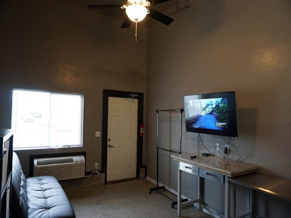 Riverfront Studio Suites 만카톹 외부 사진
