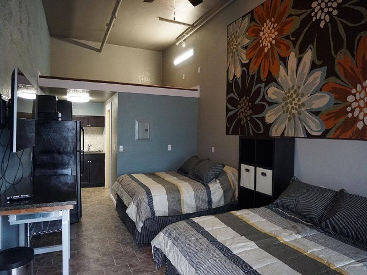Riverfront Studio Suites 만카톹 외부 사진
