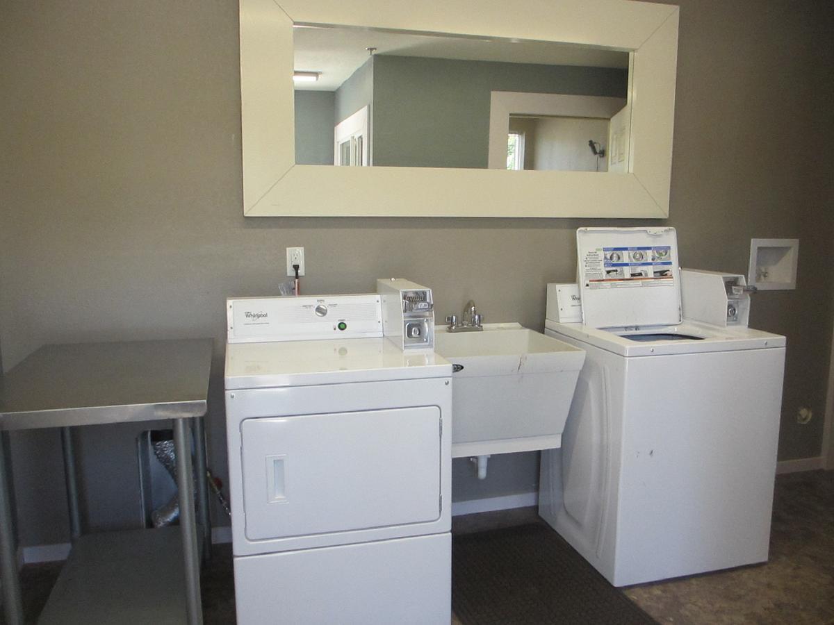 Riverfront Studio Suites 만카톹 외부 사진