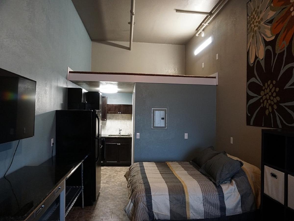 Riverfront Studio Suites 만카톹 외부 사진